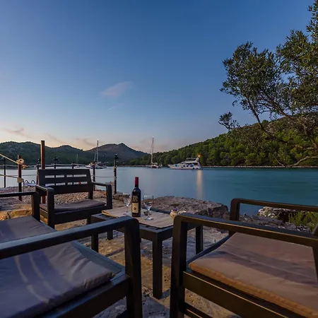 Zora Zadarvillas - Private Island Retreat سالي