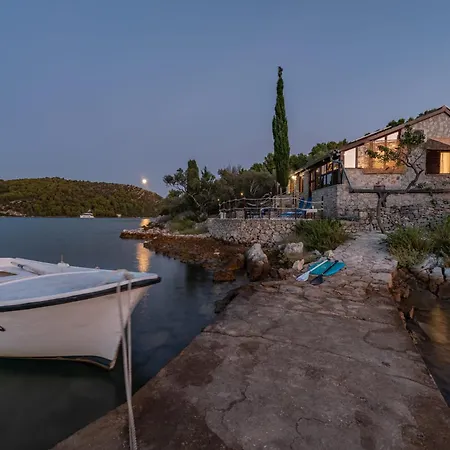 Zora Zadarvillas - Private Island Retreat سالي