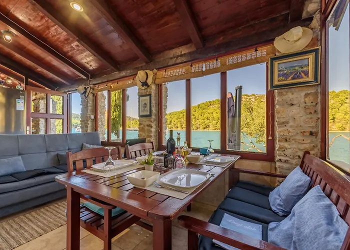 Zora Zadarvillas - Private Island Retreat